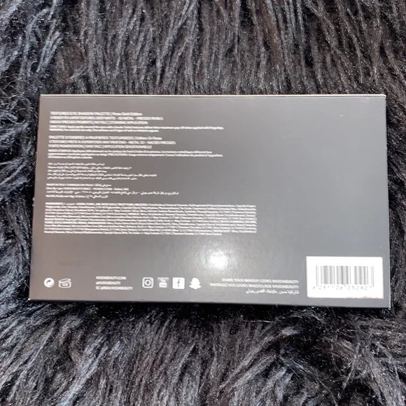 Huda Beauty Original Rose Gold Edition Textures Shadows Palette - Picture 4 of 5